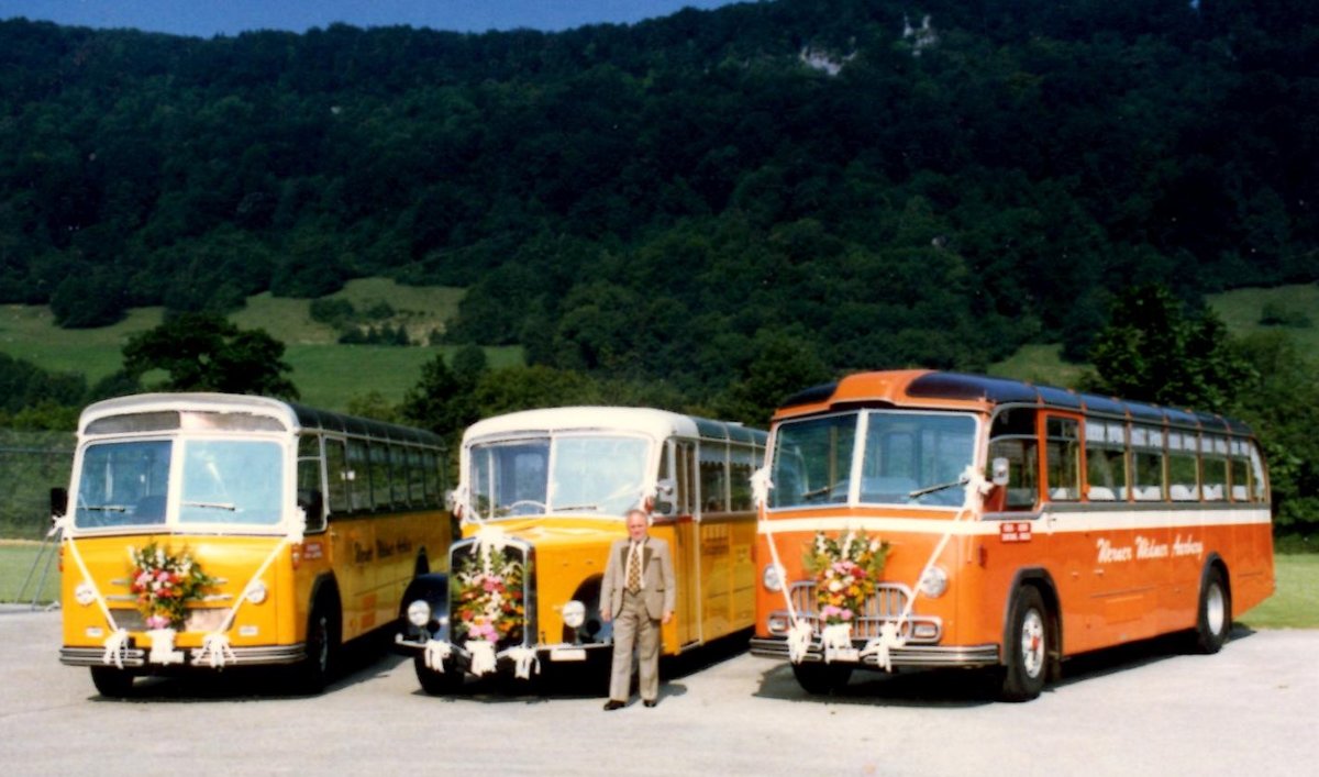 (MD274) - Aus dem Archiv: Widmer, Aarburg - AG 14'518 - Saurer/Saurer (ex Diethelm, Zrich; ex P 24'133) + AG 19'943 - Berna/R&J (ex Gutjahr, Pfungen; ex AOE Langnau Nr. 19; ex SER Langnau Nr. 19) + AG 226'024 - FBW/FHS (ex AAGU Altdorf Nr. 5) um 1990 