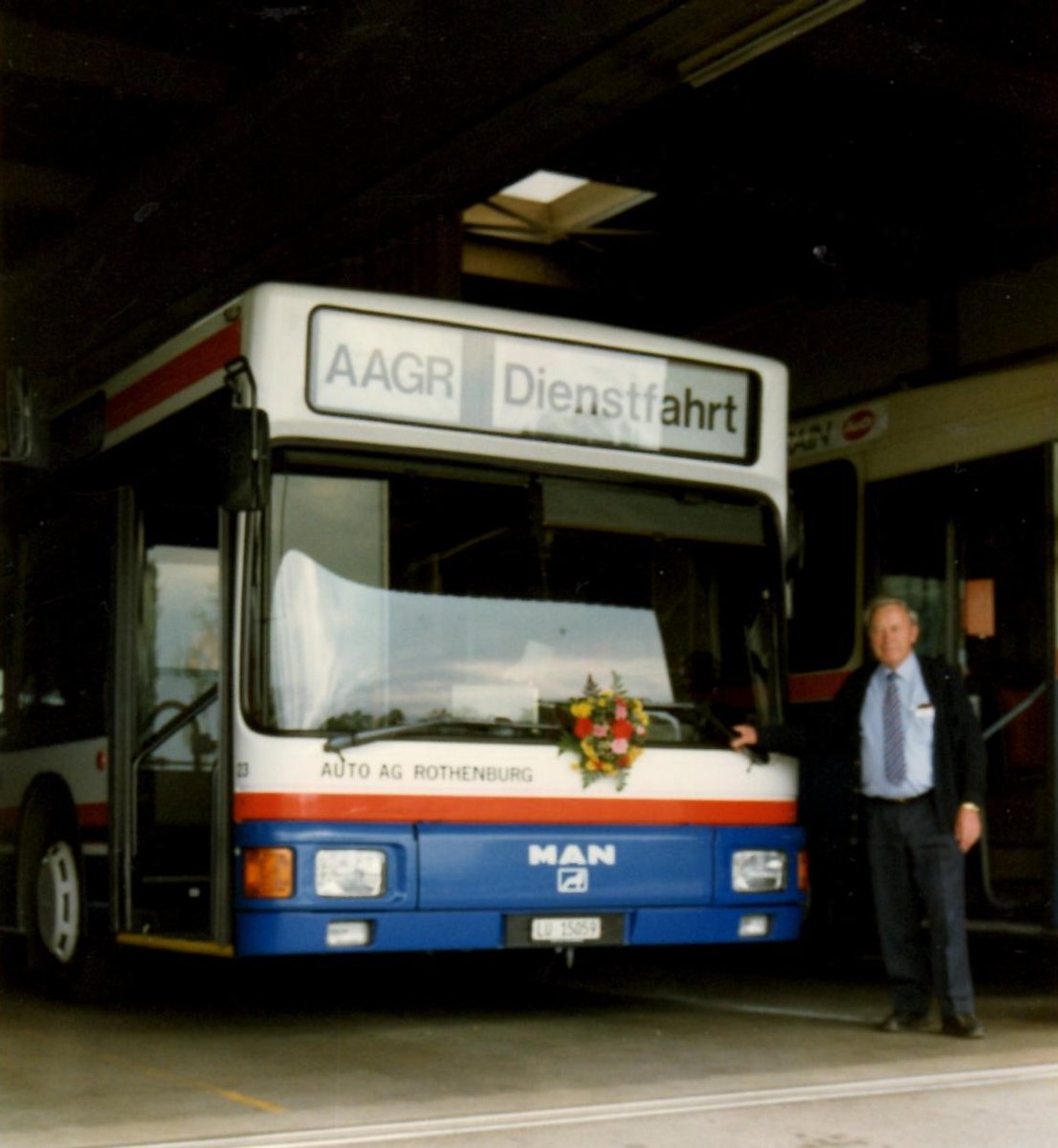 (MD325) - Aus dem Archiv: AAGR Rothenburg - Nr. 23/LU 15'059 - MAN im Oktober 1996 in Rothenburg, Garage