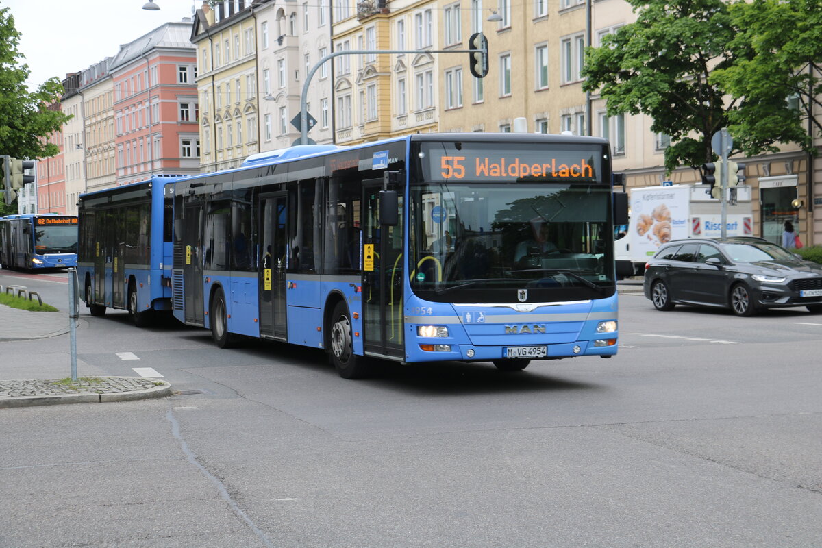 MVG Mnchen - Nr. 4954/M-VG 4954 - MAN am 26. Mai 2021 in Mnchen (Aufnahme: Martin Beyer)