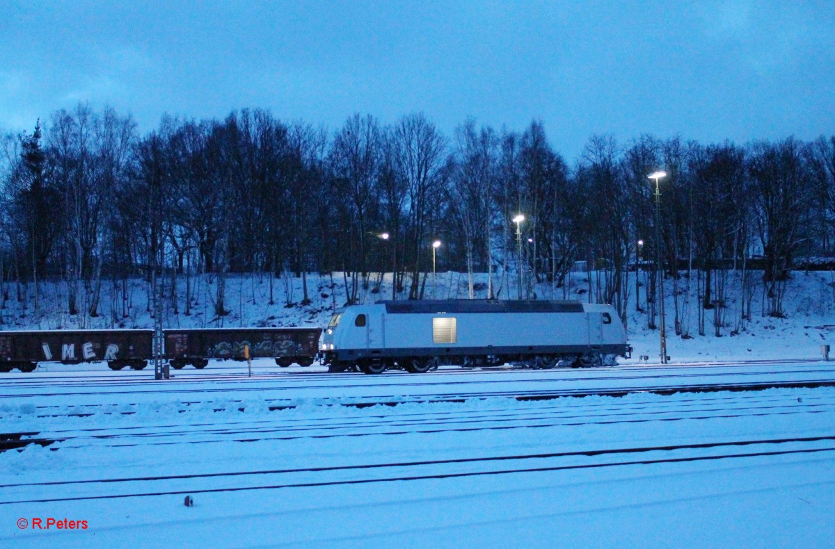 Nach dem 76 111 Marktredwitz mit dem Schrottzug nach Cheb erreicht hat, geht es an das Umsetzen, umfahren des Zuges. 02.02.15