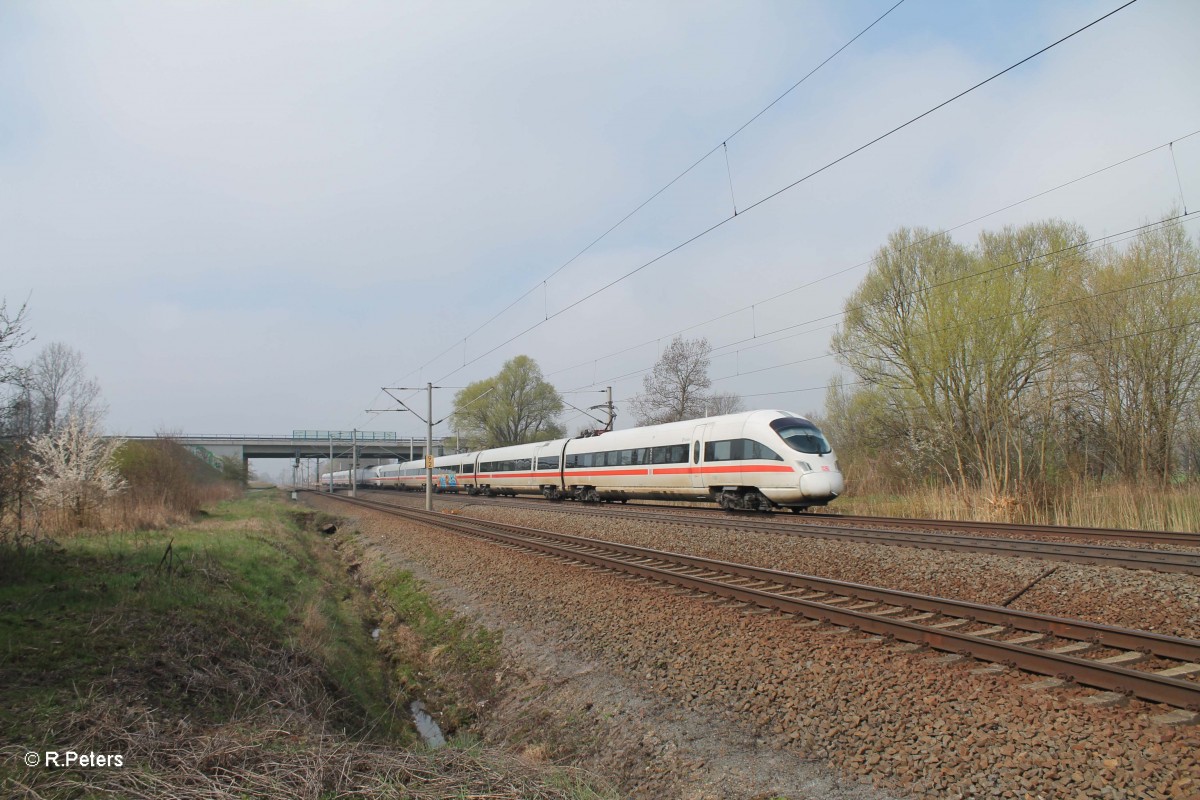 Nachschuss auf 415 006-6  Kassel  und 411 032-6  Wittemberge  als ICE 1548 Dresden - Frankfurt/Main Flughafen bei Borsdorf bei Leipzig. 29.03.14