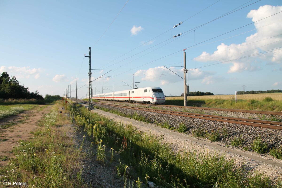 Nachschuss auf den ICE 502 München - Berlin bei Kleingründlach. 02.07.21