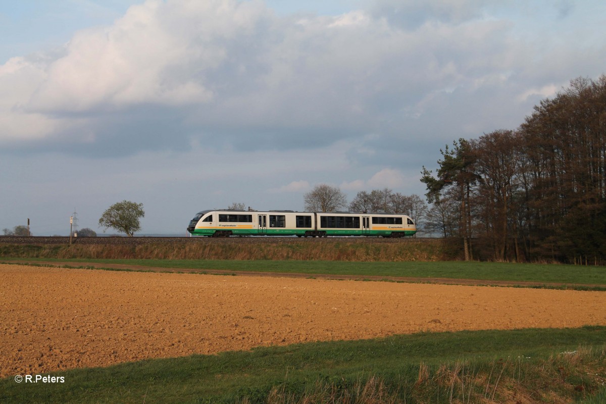 Nachschuss von VT17  Stadt Schwandorf  bei Oberteich als VBG74271 Marktredwitz - Regensburg. 11.04.14