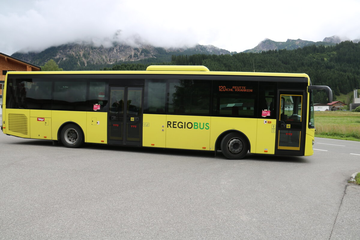 PostBus - Iveco am 16. Juli 2021 in Tannheim (Aufnahme: Martin Beyer)