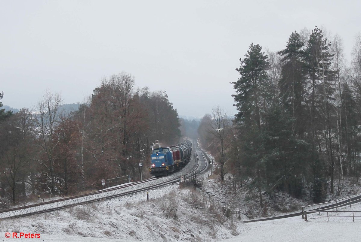 PRESS 204 010 und MTEG 204 347 ziehen zwischen Reuth bei Erbendorf und Windischeschenbach den Hauer-Kesselzug nach Weiden. 03.01.17