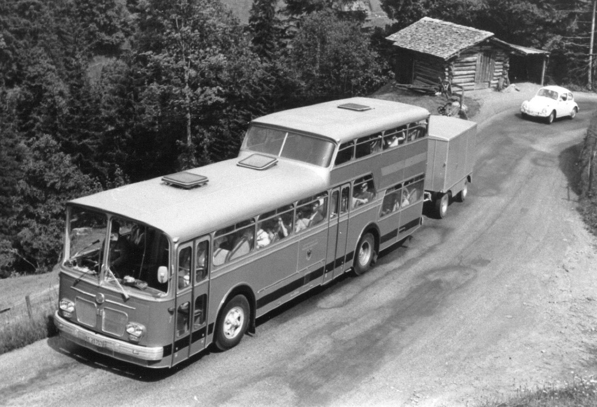 (Q 18) - Aus dem Archiv: AFA Adelboden - Nr. 7/BE 26'707 - FBW/Vetter-R&J Anderthalbdecker um 1969 in Achseten, Tregel