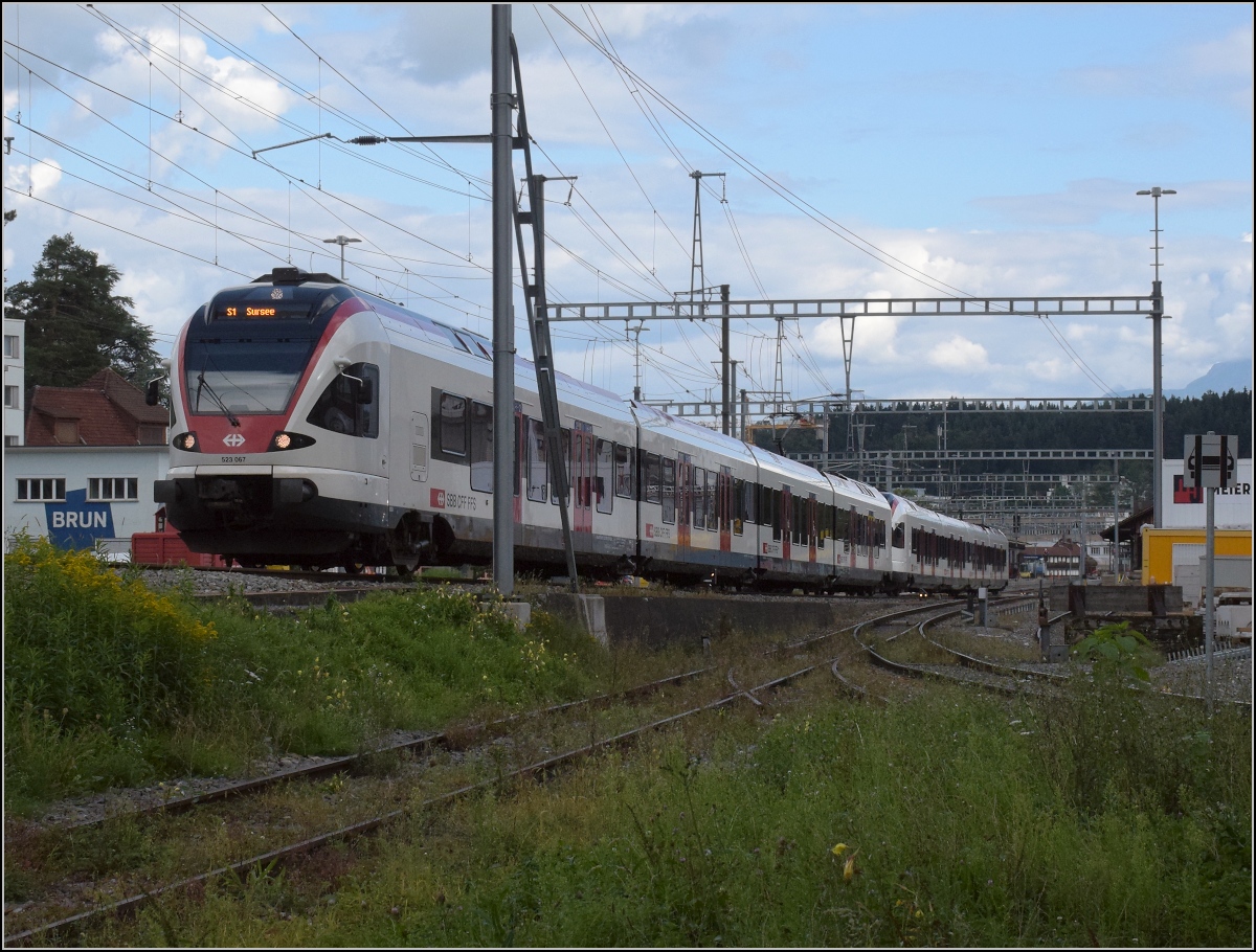 RABe 523 067 und RABe 523 070 nach Sursee in Emmenbrücke. August 2021.