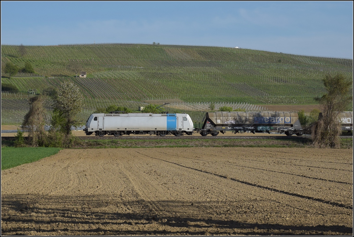 Railpool 185 695 bei Scherzingen. April 2021.