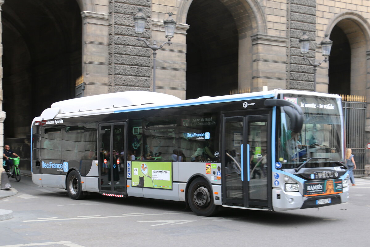 RATP Paris - Iveco Urbanway 12 Hybrid am 19. Juli 2023 in Paris (Aufnahme: Martin Beyer)