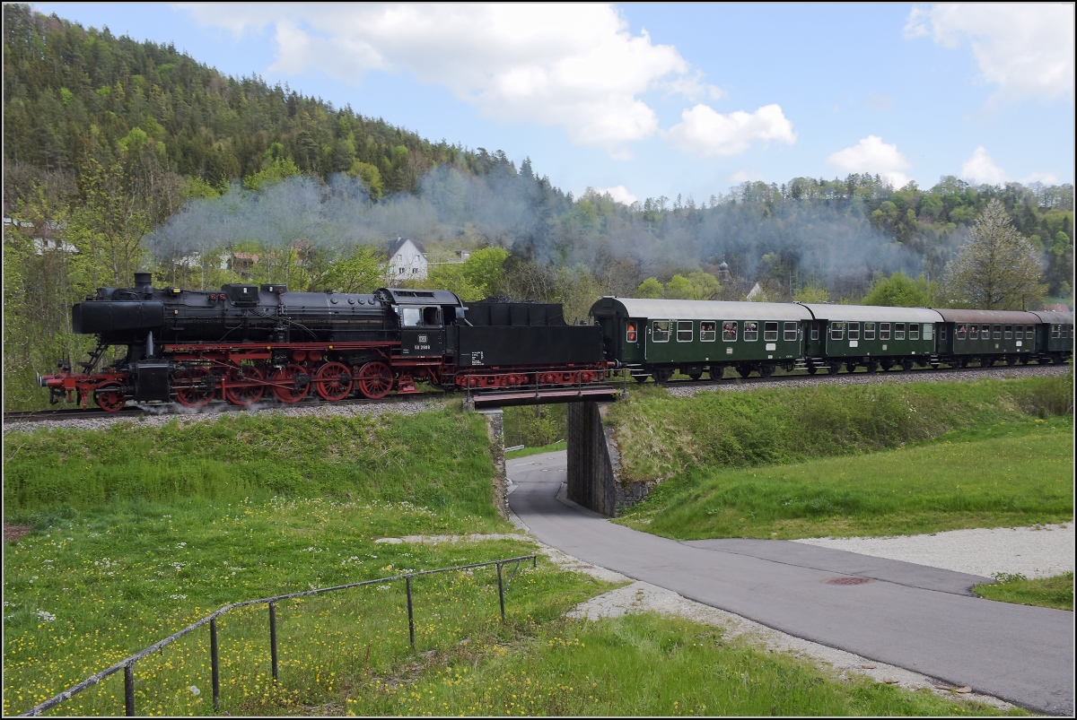 Sauschwänzlebahn.

50 2988 an der Herrenwiese in Grimmelshofen. Mai 2022.