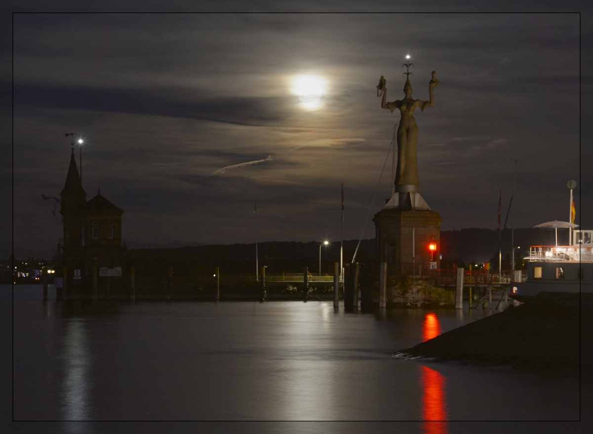 Supermond-Aufgang in Konstanz. Juni 2022.