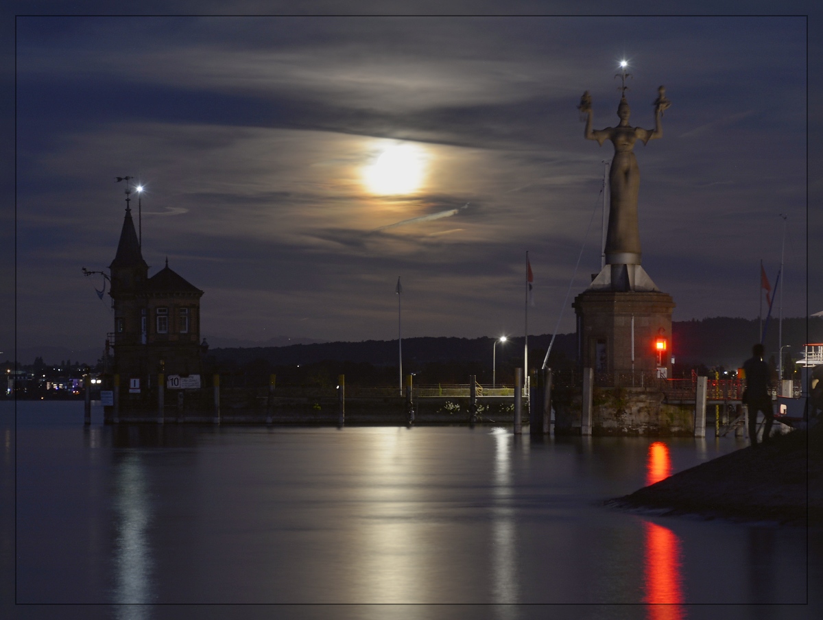 Supermond-Aufgang in Konstanz. Juni 2022.