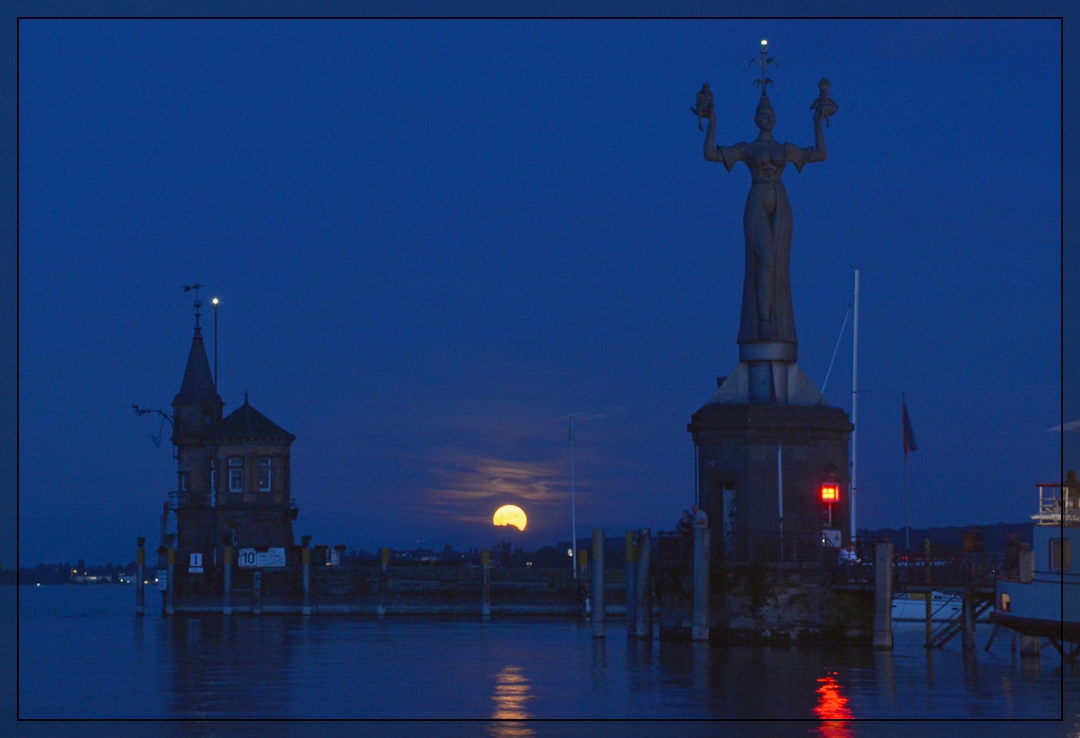 Supermond-Aufgang in Konstanz. Juni 2022.