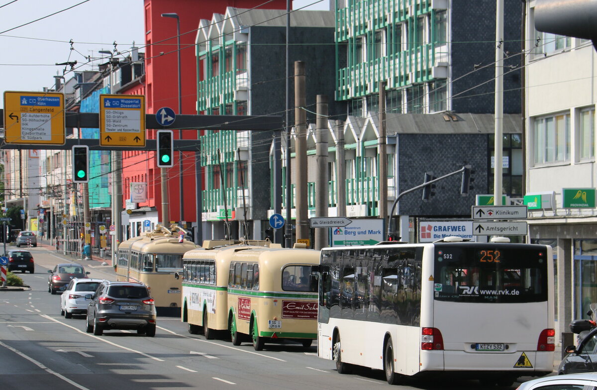 SWS Solingen - Nr. 59/SG-OM 59H - Uerdingen/Henschel Trolleybus + SG-OM 6H - Orion Personenanhnger + RVK Kln - Nr. 532/K-ZY 532 - MAN am 18. Juni 2022 in Solingen (Aufnahme: Martin Beyer)