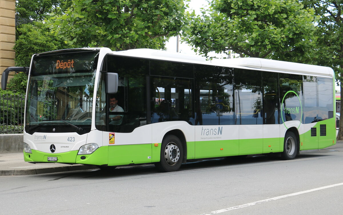 transN, La Chaux-de-Fonds - Nr. 423/NE 195'423 - Mercedes am 9. Juli 2021 in Neuchtel, Place Pury (Aufnahme: Martin Beyer)