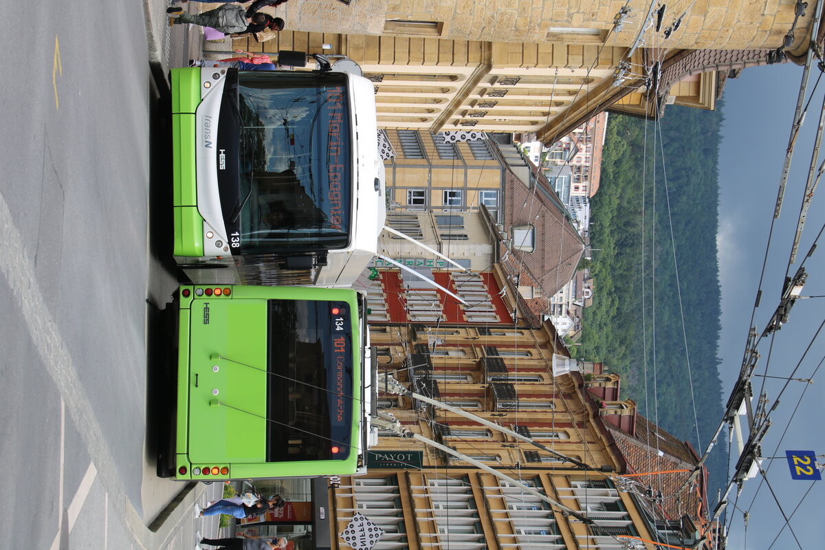 transN, La Chaux-de-Fonds - Nr. 138 - Hess/Hess Gelenktrolleybus (ex TN Neuchtel Nr. 138) + Nr. 134 - Hess/Hess Gelenktrolleybus (ex TN Neuchtel Nr. 134) am 9. Juli 2021 in Neuchtel, Place Pury (Aufnahme: Martin Beyer)