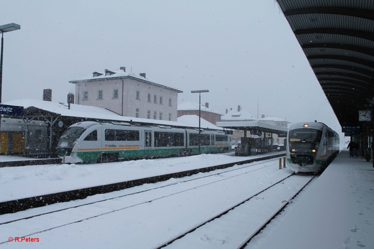 Treffen in Marktredwitz... VT 17 als OPB 74250 Regensburg - Marktredwitz und VT20 zur Abfahrt als OPB 20873 Marktredwitz - Cheb (Eger) 31.01.15