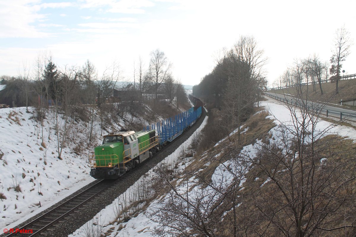 V1700.03 alias 277 004-8 mit dem Leer Holzzug Wiesau - Cheb bei Seußen. 16.02.17