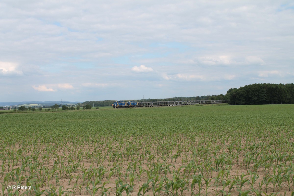 V1702 und V1701 (ex MWB) ziehen ,leer Autozug BLG,ein Furth im Wald Umleiter nach Cheb bei Oberteich. 16.06.15