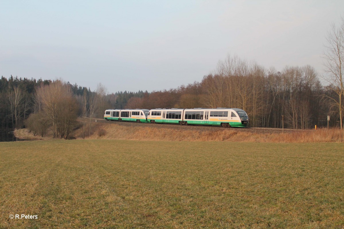 VT 13 + 15 als VBG74287 Marktredwitz - Regensburg bei Oberteich. 02.03.14