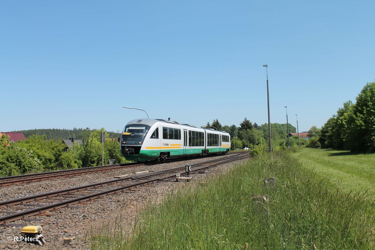 VT10 fährt als OPB74290 Regensburg - Marktredwitz in Pechbrunn ein. 05.06.15