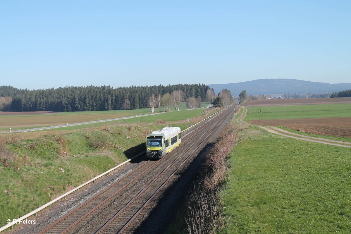 VT650 707 als AG84548 Hof - Kirchenlaibach bei Neudes. 21.04.16