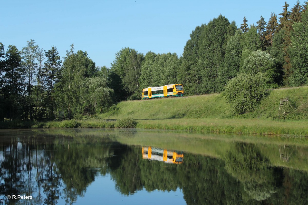 VT650.76 als OPB 74244 Schwandorf - Cheb bei Oberteich. 17.06.15