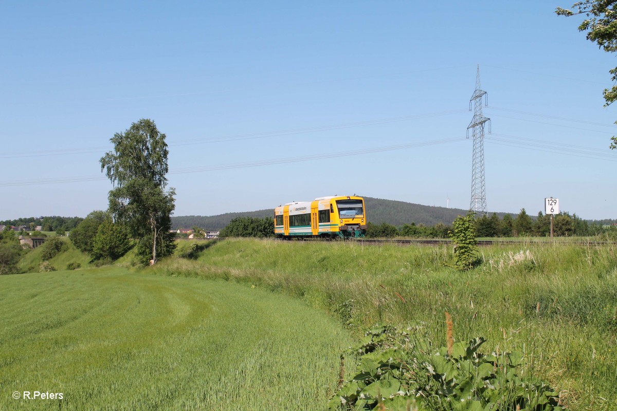 VT650.76 als OPB20880 Cheb - Marktredwitz kurz hinter dem Seußener Viadukt. 05.06.16