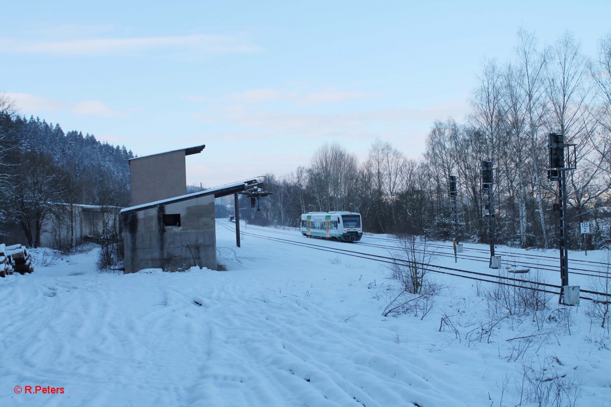 VT66 RS1 der Vogtlandbahn verlässt Arzberg als OPB20873 Marktredwitz - Cheb. 01.02.15