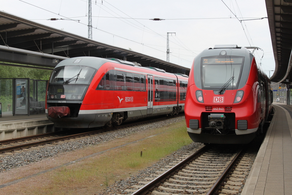 Whrend es fr 642 079 nach Wismar ging hatte 442 843 im Rostocker Hbf noch Pause.27.05.2016