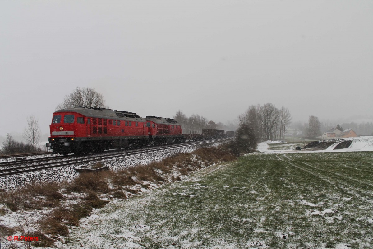 War ja klar, endlich hat man die Chance 232 117 zu erlegen aber Wetter beschissen,Kamera stößt an ihre Grenzen und Top Motiv konnte auch nicht auf die schnelle gemacht werden.... naja was solls....... 232 117 + 232/233 mit dem 45369 Nürnberg - Cheb bei Schönfeld. 06.12.13 Allen ein schönen Nikolaustag