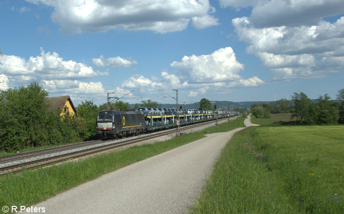 X4E 610 alias 193 610 mit einem Autotransportzug bei Pölling. 14.05.24