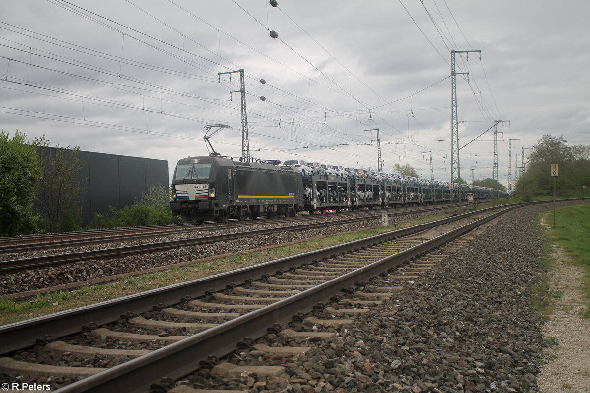 X4E 851 alias 193 851 zieht mit einem Autotransportzug durch Nürnberg Hohe Marter. 09.04.24