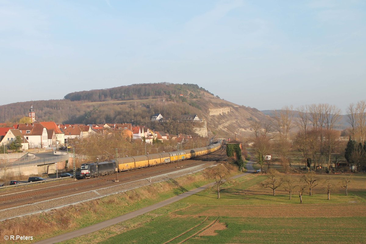 X4E 857 alias 193 857-0 durchfährt Retzbach-Zellingen mit einem ARS Altmann Autotransportzug. 16.03.17