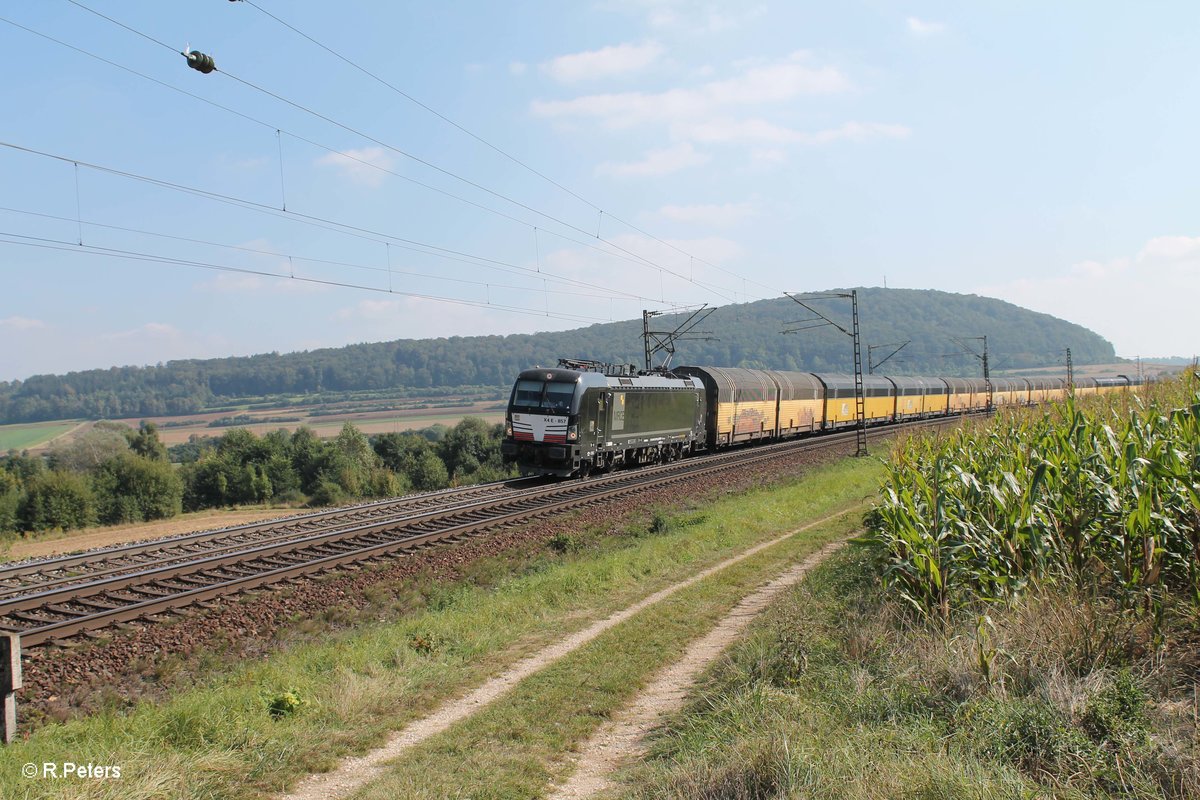 X4E 857 zieht ein Autotransportzug kurz hinter Treuchtlingen bei Wettelsheim. 24.09.16