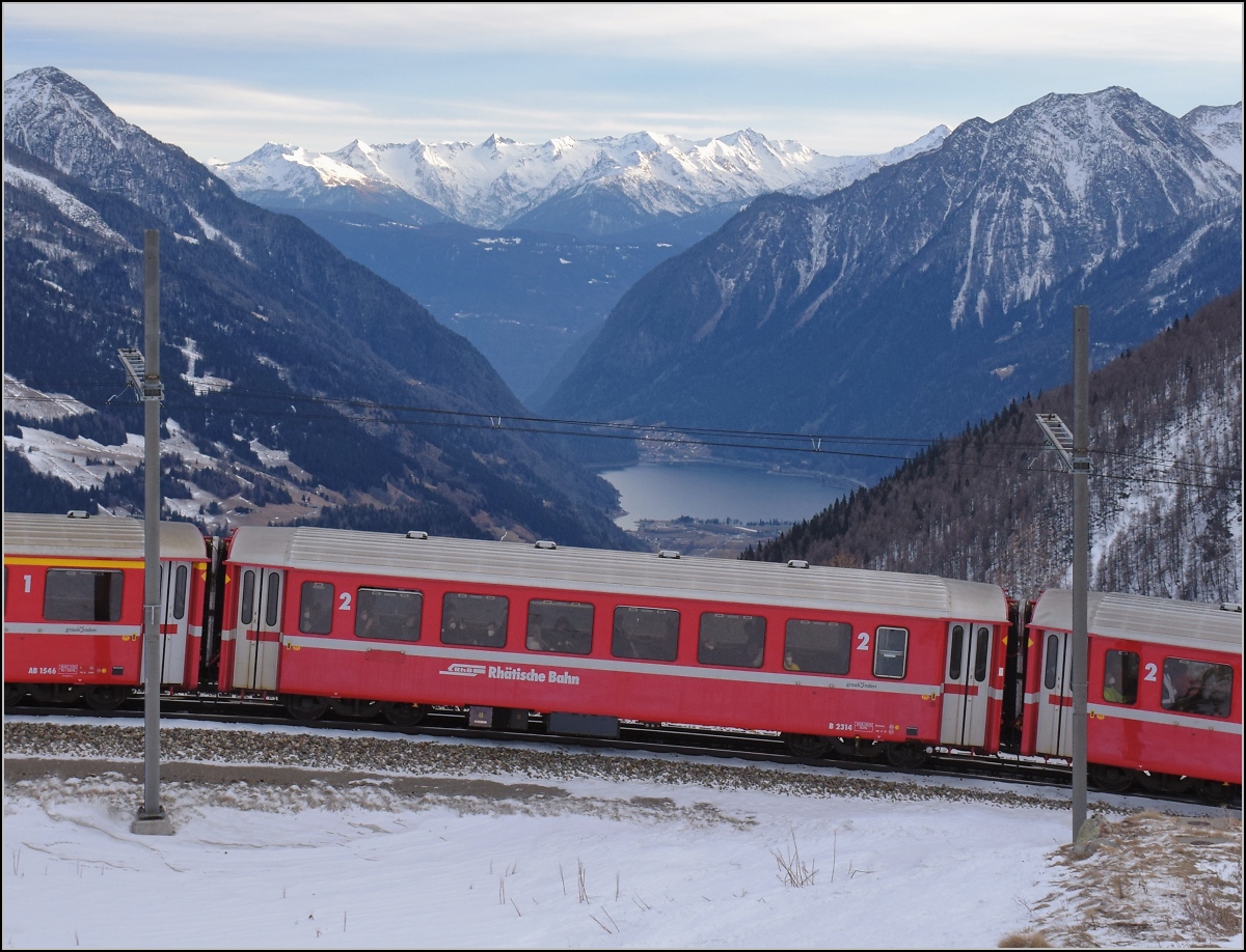 Zweite-Klasse-Wagen B 2314 der RhB auf der Alp Grüm. Januar 2022.