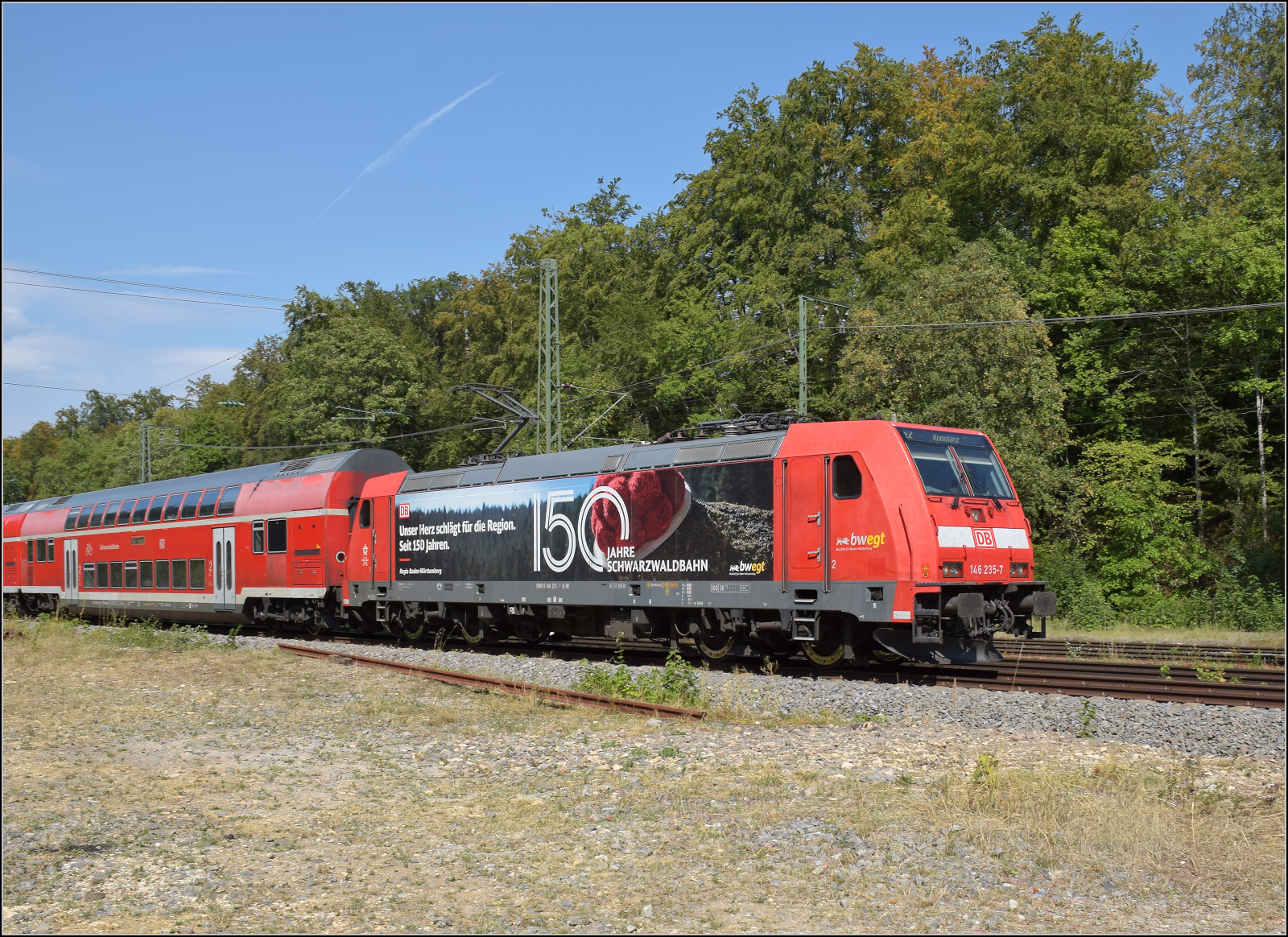 
146 235 mit vertragswidrig kurzem Zug nach Konstanz. Hattingen, August 2026.