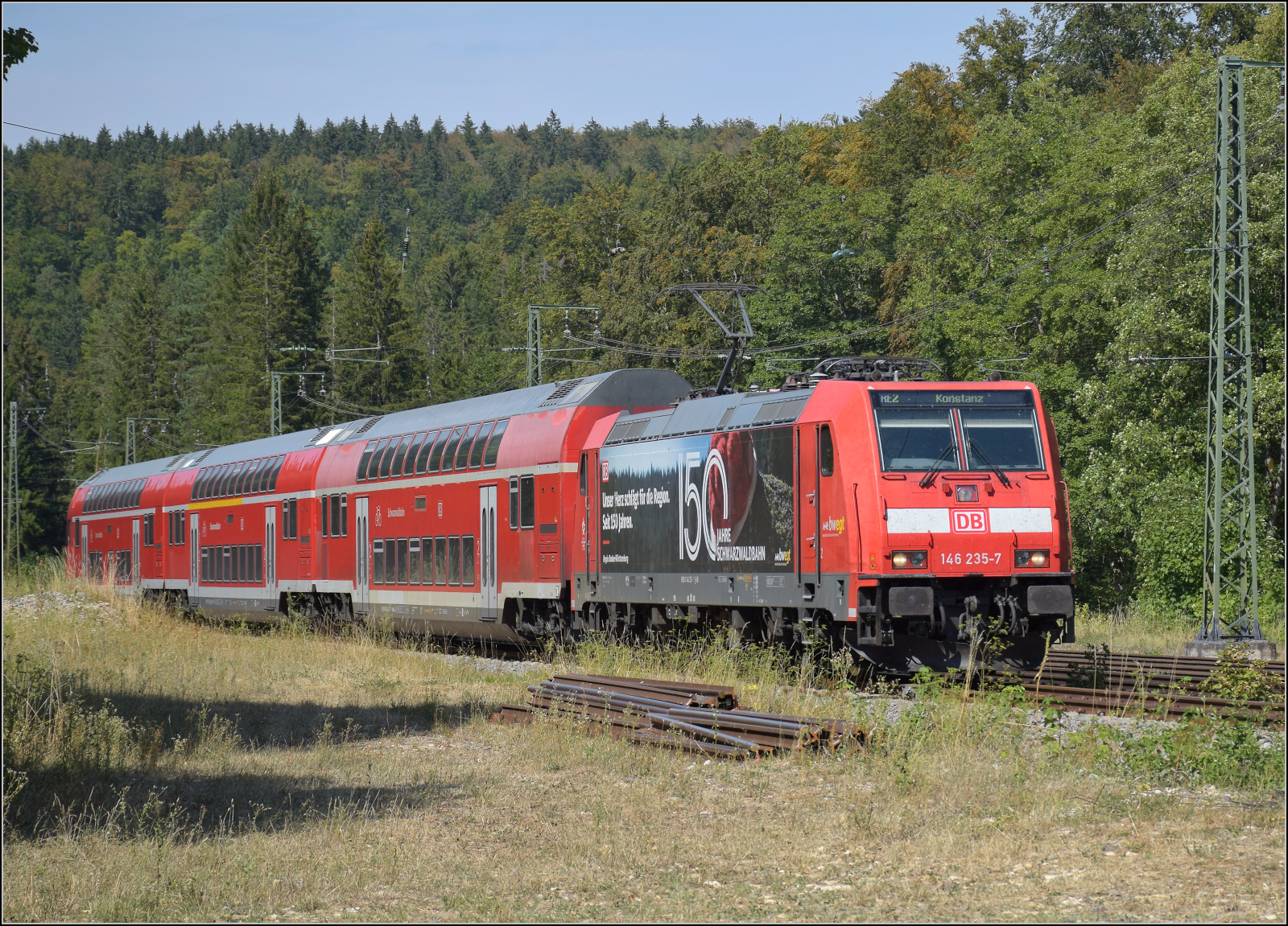 146 235 mit vertragswidrig kurzem Zug nach Konstanz. Hattingen, August 2026.