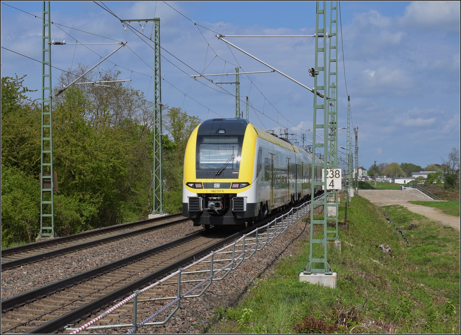 1462 004 und 1462 011 bei Müllheim. April 2022.
