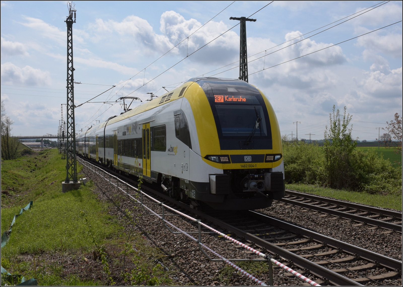 1462 004 und 1462 011 bei Müllheim. April 2022.