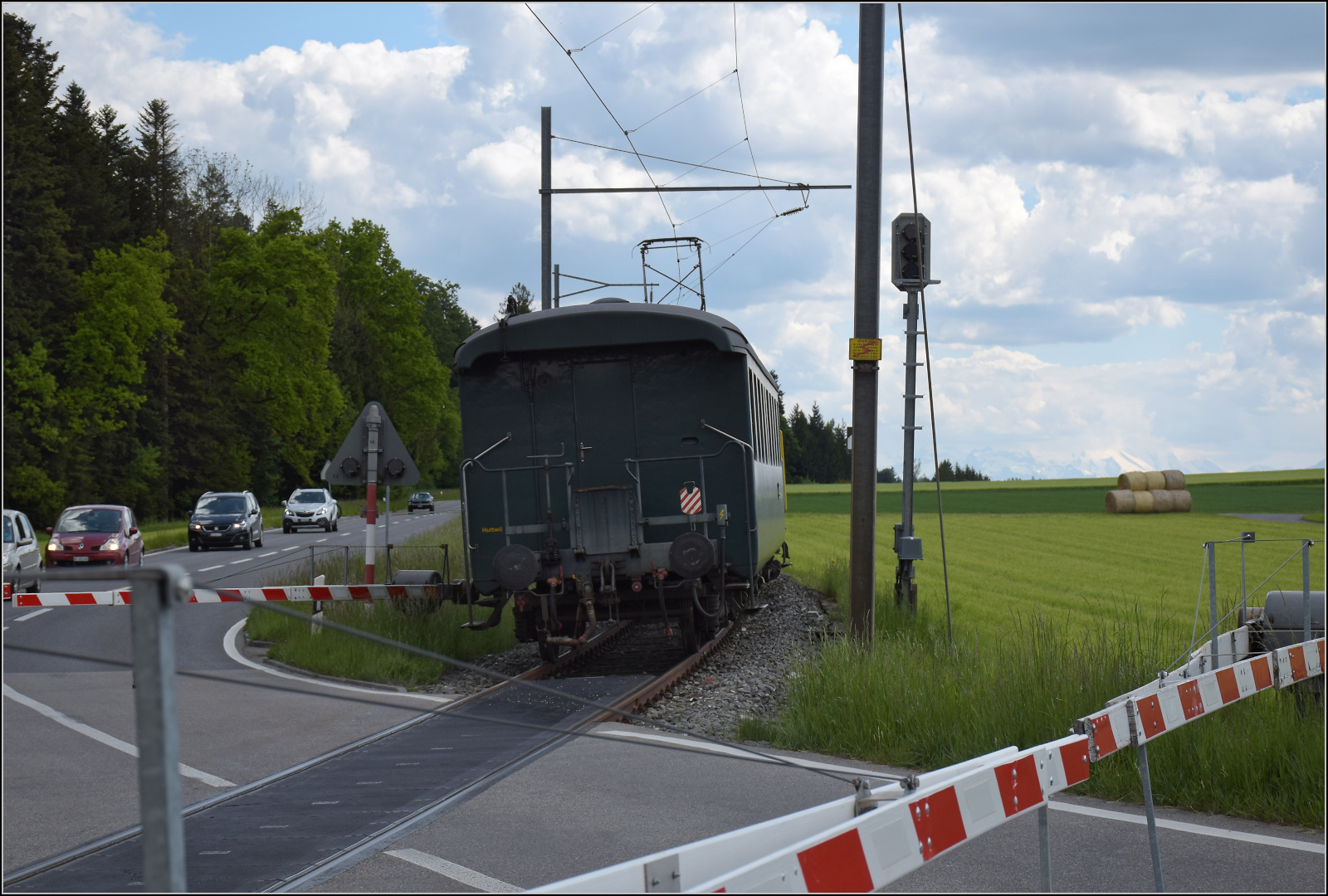 150 Jahre Emmentalbahn. 

BDe 2/4 240 auf dem Weg zum Scheitelpunkt der RSHB-Strecke. Weier i.E., Mai 2025.
