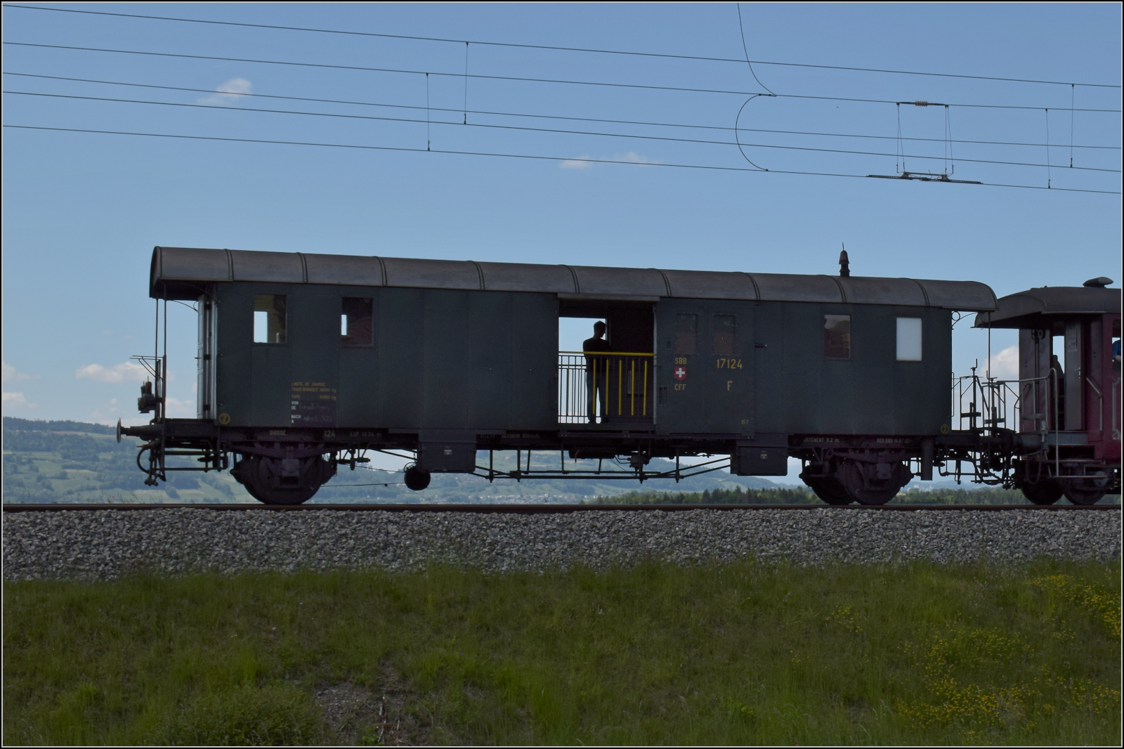 150 Jahre Emmentalbahn. 

Der SBB-Gepäckwagen F 17124 trotz Fotowolke genauer betrachtet. Mai 2025.