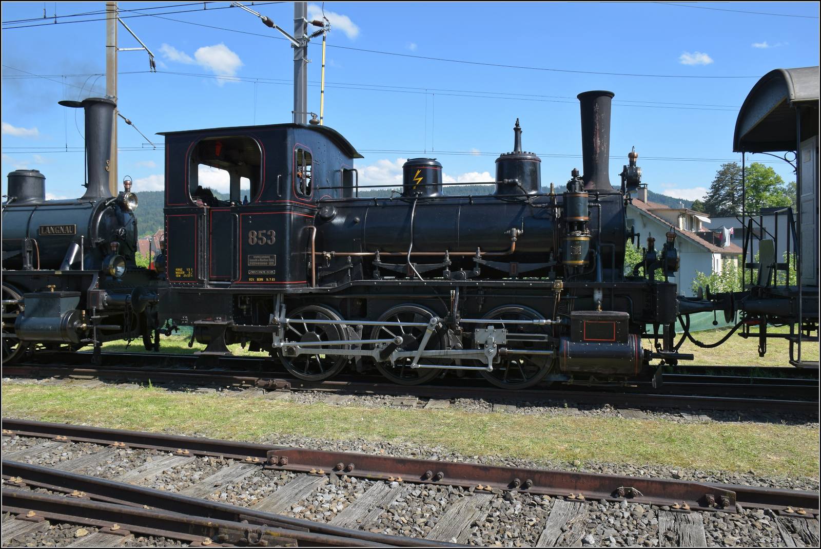 150 Jahre Emmentalbahn. 

Dieser C-Kuppler wurde für die JBL gebaut, dieses Exemplar jedoch nicht mehr als 203 an die JBL sondern direkt als 853 an die JS ausgeliefert. Konolfingen, Mai 2025.