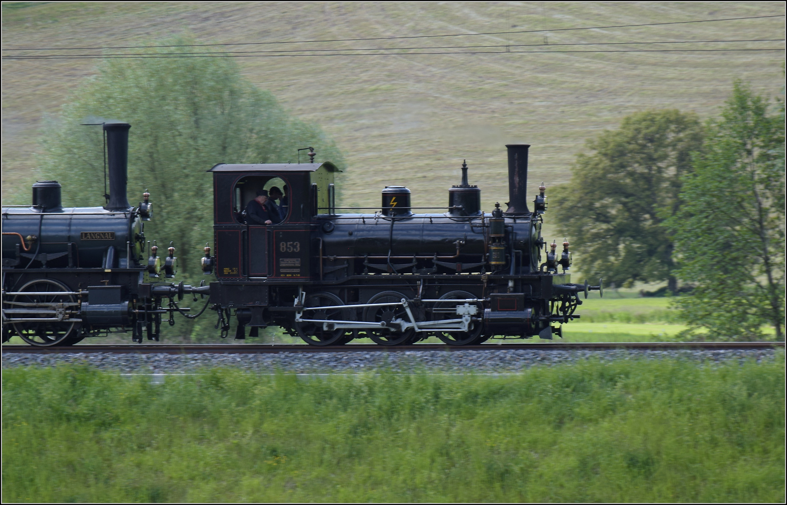 150 Jahre Emmentalbahn. 

E 3/3 853 der Jura-Simplon unterwegs auf der Bern-Luzern-Bahn. Bowil Bächlen, Mai 2025.