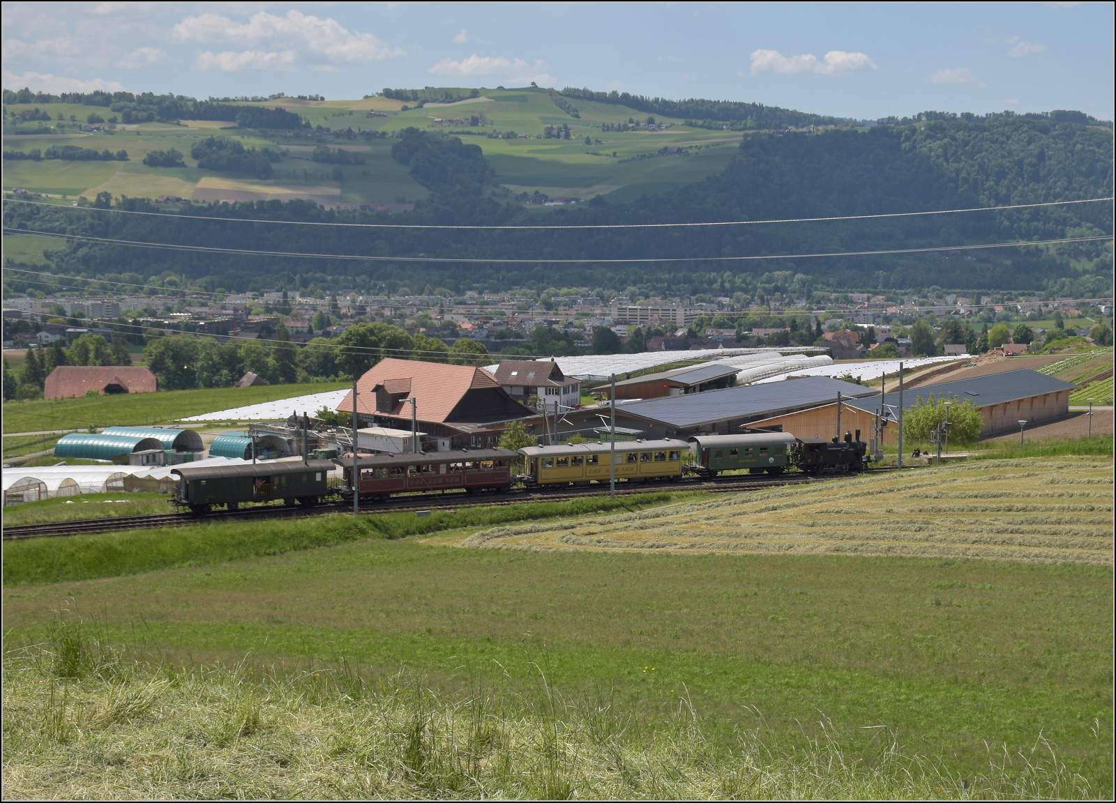 150 Jahre Emmentalbahn. 

Ed 3/4 51 der Bern-Schwarzenburg-Bahn mit einem Sonderzug nach Worb überraschte durchaus, so gab es vorerst nur ein Bild, aber... Tägertschi, Mai 2025.
