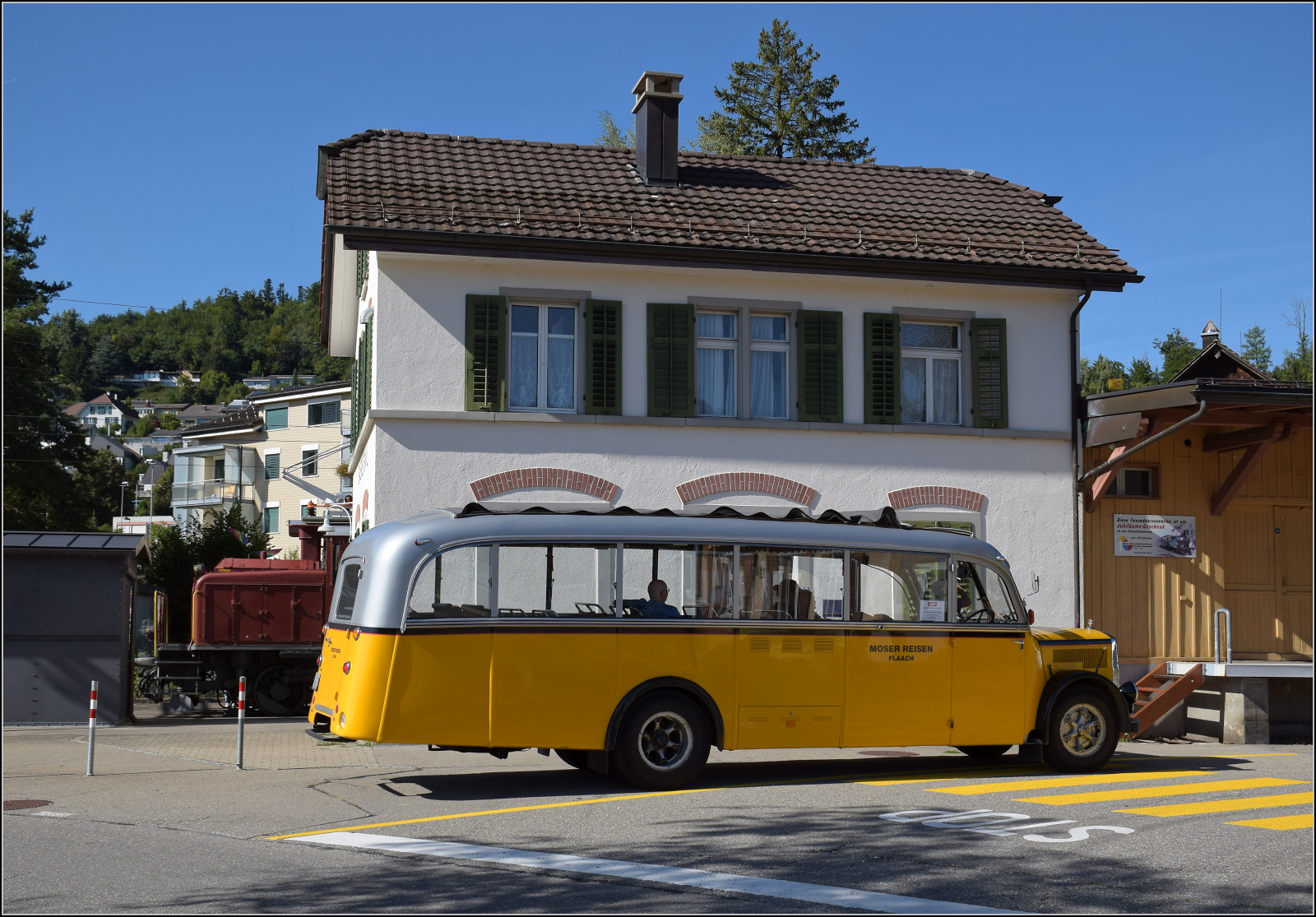 150 Jahre Tösstalbahn.

Der Postbus ist auch in Bäretswil eingetroffen. September 2025.