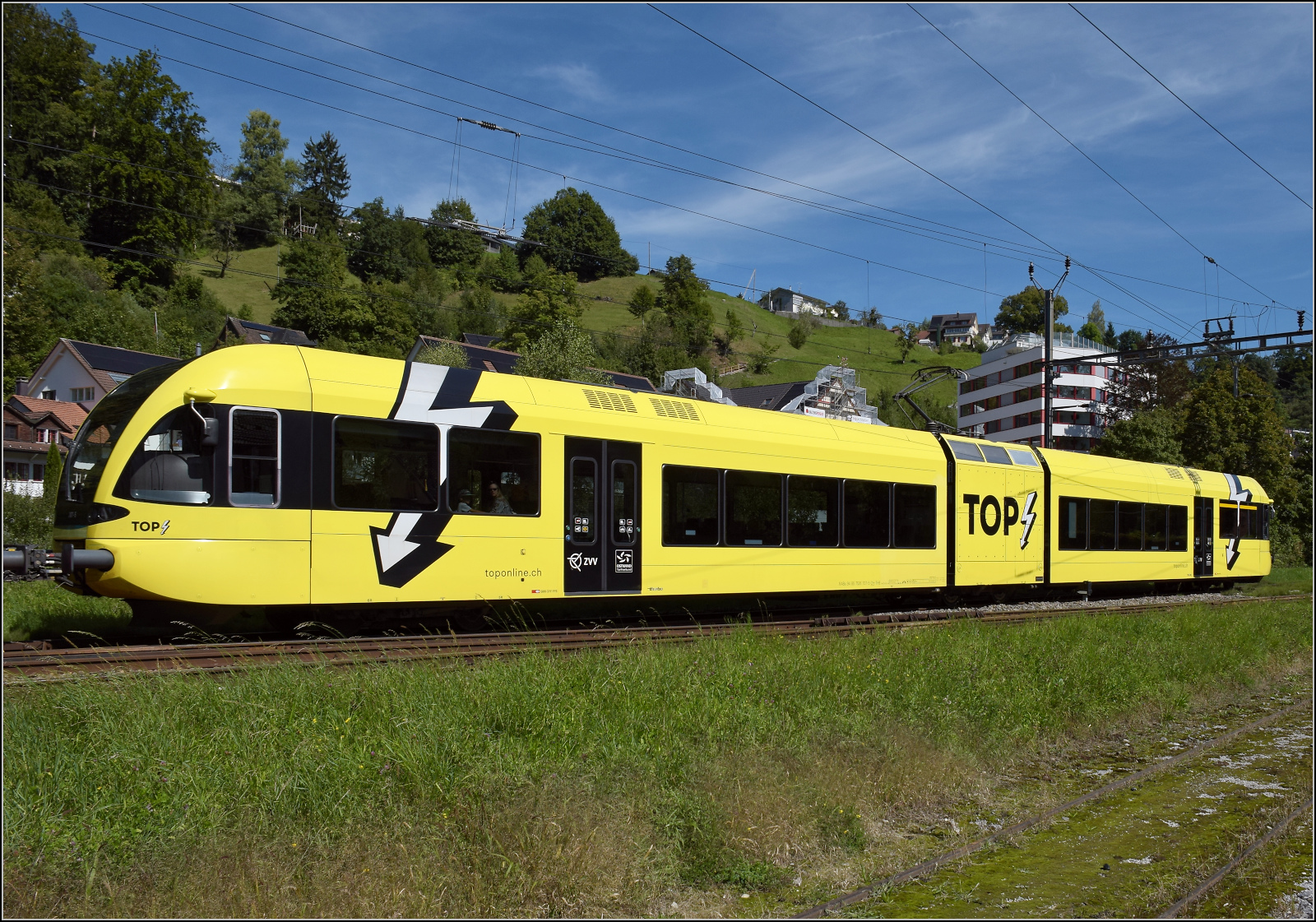 150 Jahre Tsstalbahn.

Der Regelverkehr mit RABe 526 707 'Radio Top' (im Bild) und RABe 526 755 in Bauma. September 2025.