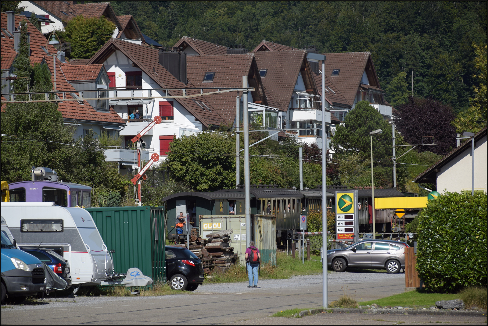 150 Jahre Tösstalbahn.

Ed 3/3 401 verlässt mit ihrem Zug Bäretswil. September 2025.