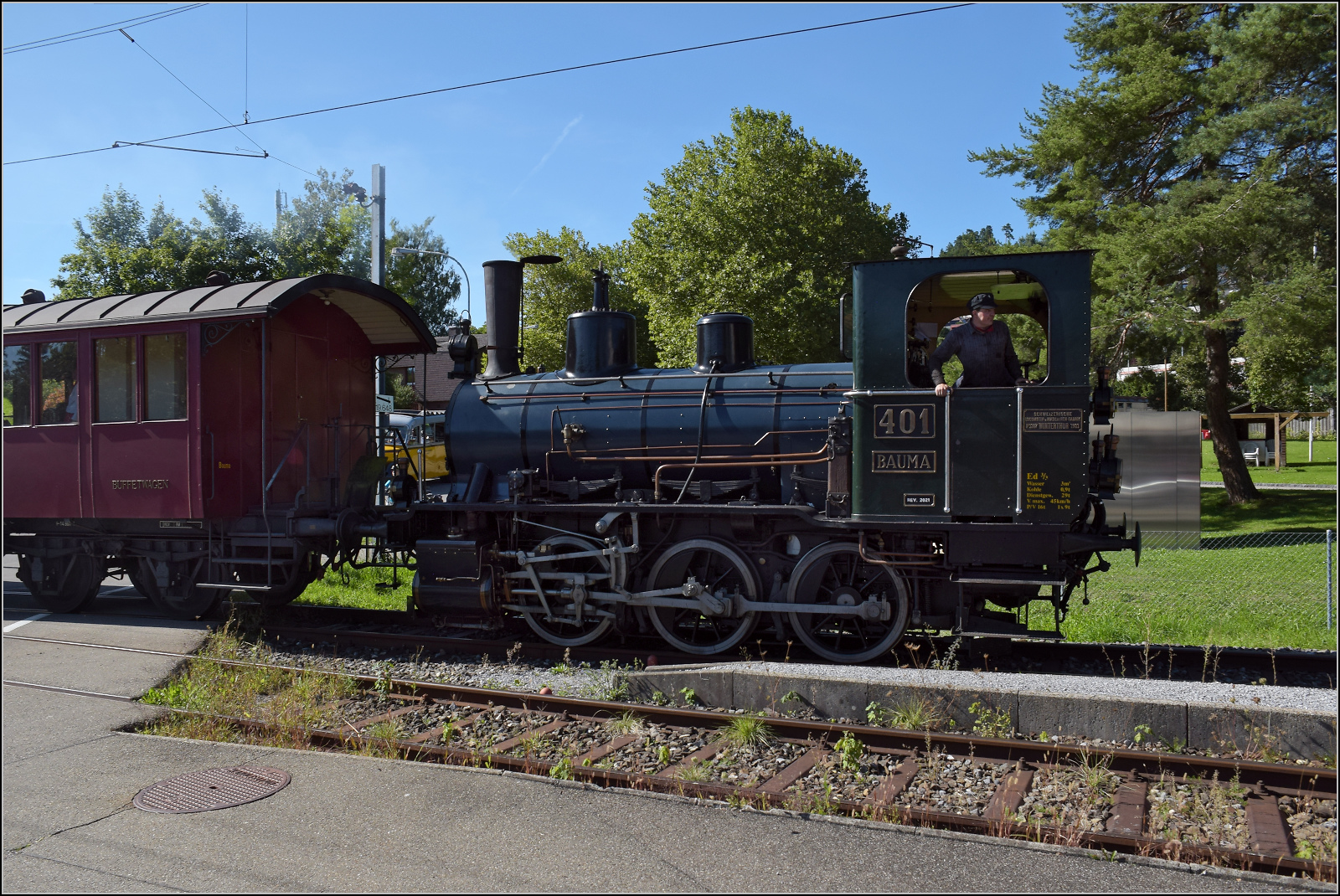 150 Jahre Tösstalbahn.

Ed 3/3 401 trifft in Bäretswil ein. September 2025.