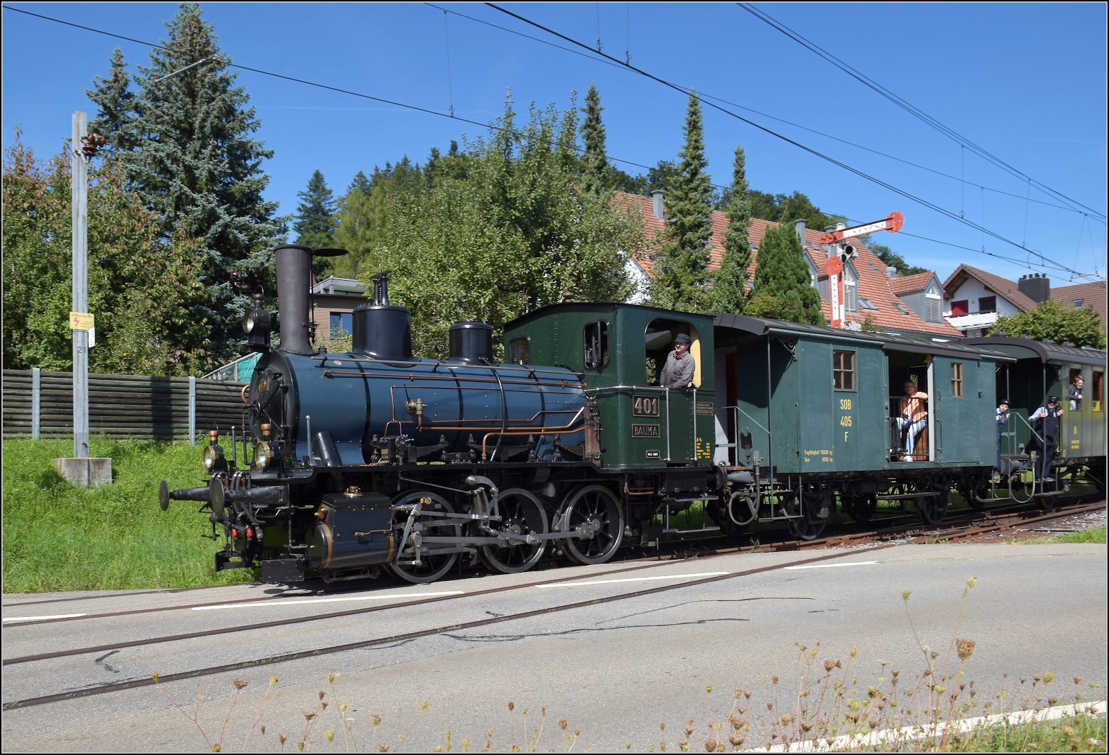 150 Jahre Tösstalbahn.

Ed 3/3 401 trifft in Bäretswil ein. September 2025.